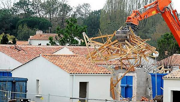 Les 10 éléments les plus susceptibles d'affecter la valeur de votre maison 1 Destruction construction illégale